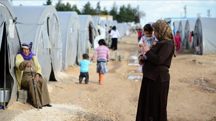 دعم النازحين واللاجئين